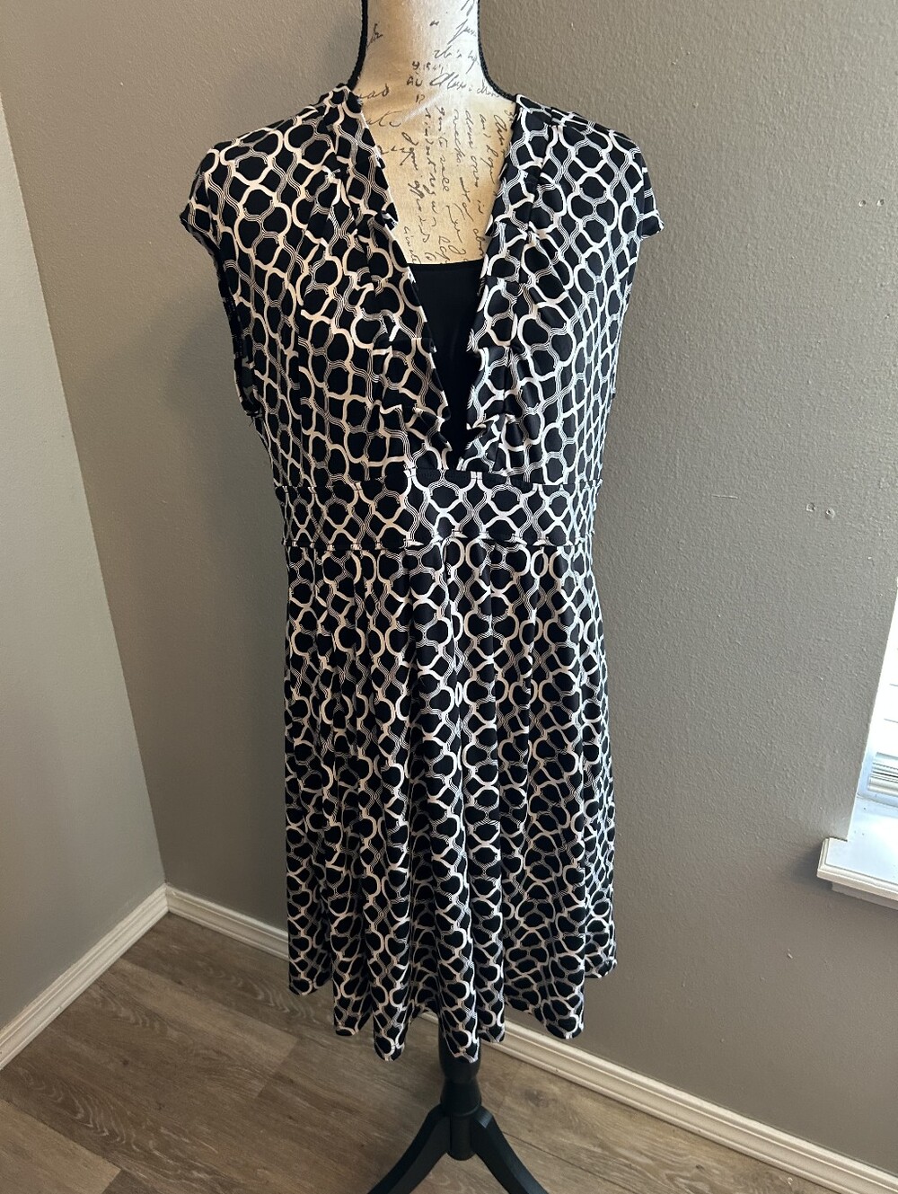 Vintage east 5th L B/W Geometric Print Dress